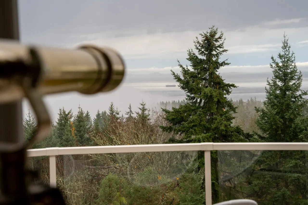 Enjoy being above the fog line with majestic view. 