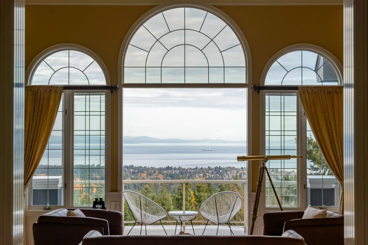 Step inside and be greeted immediately by sweeping views of the Strait of Juan de Fuca.