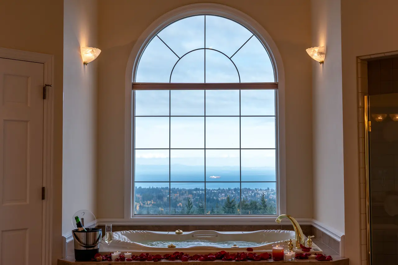 The jetted massage tub offers an exclusive, front-row seat to the Strait of Juan de Fuca. 